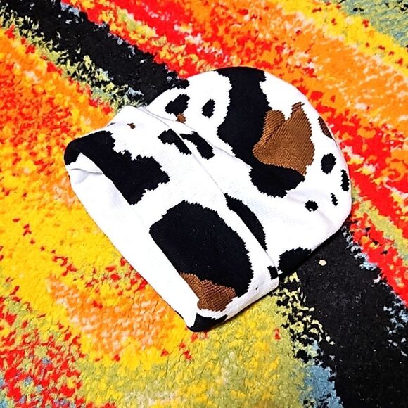 - 💯💯🔥🔥New!!!.. TRENDING COW PRINT BEANIES!!! - Picture 2 of 2